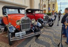 Exposição de carros apresenta relíquias e atrai grande público