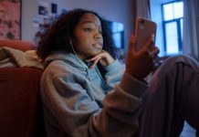 Saiba como supervisionar os adolescentes no WhatsApp